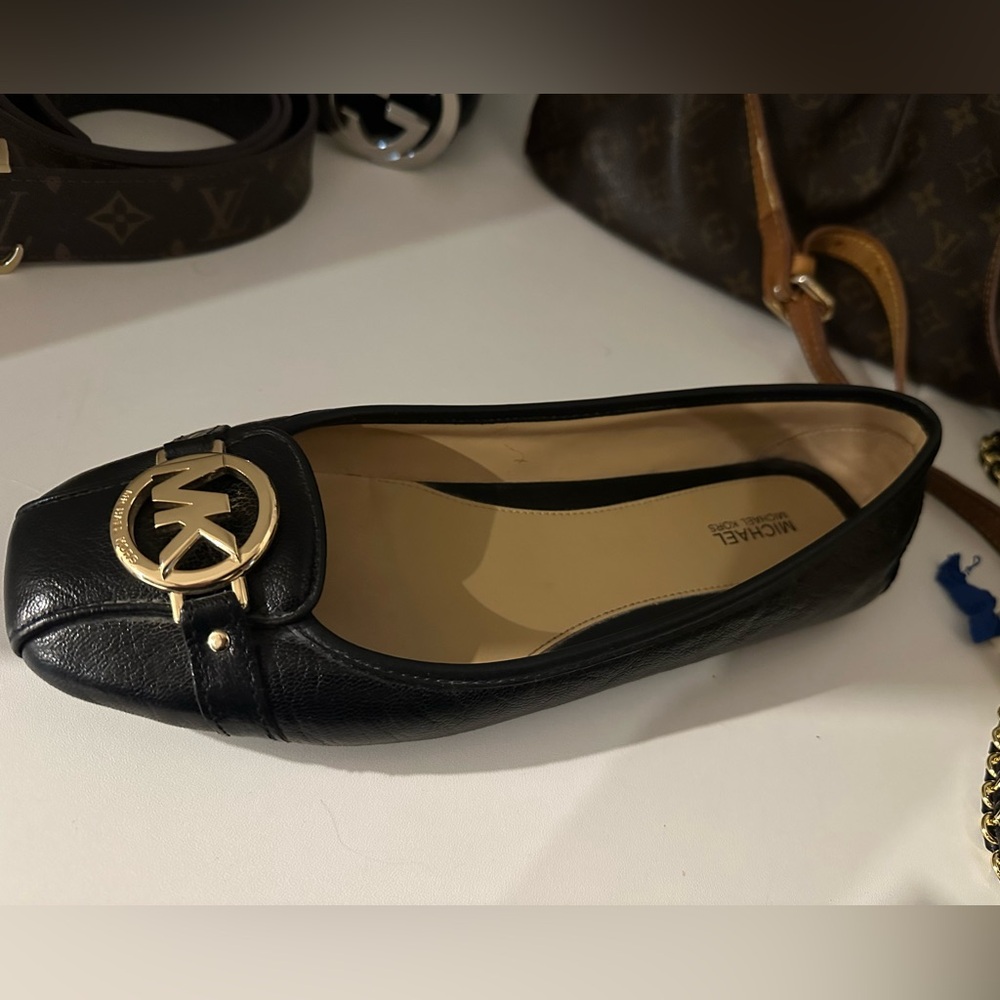 Micheal kors women flat shows
